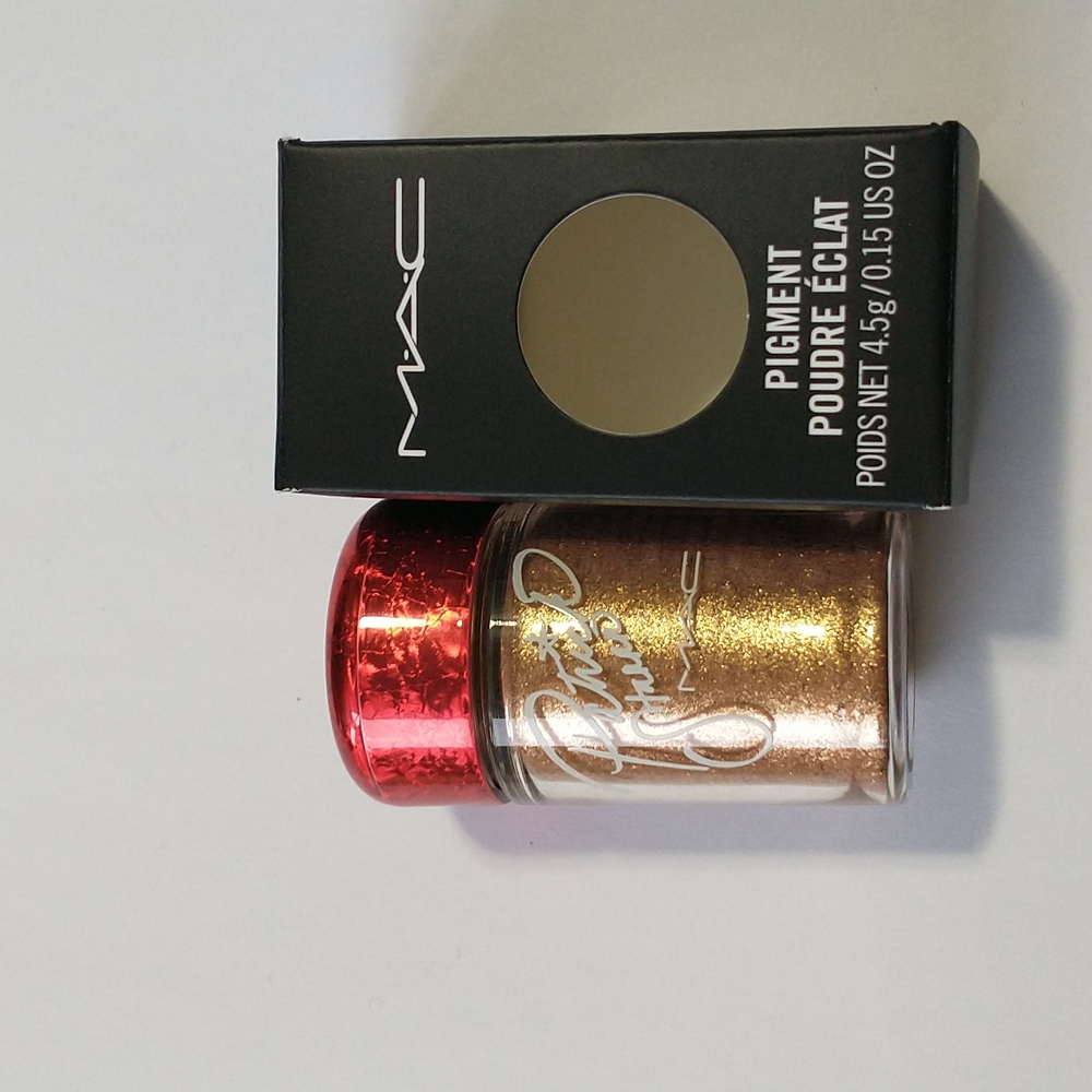 Pigment - Picture 2 of 3